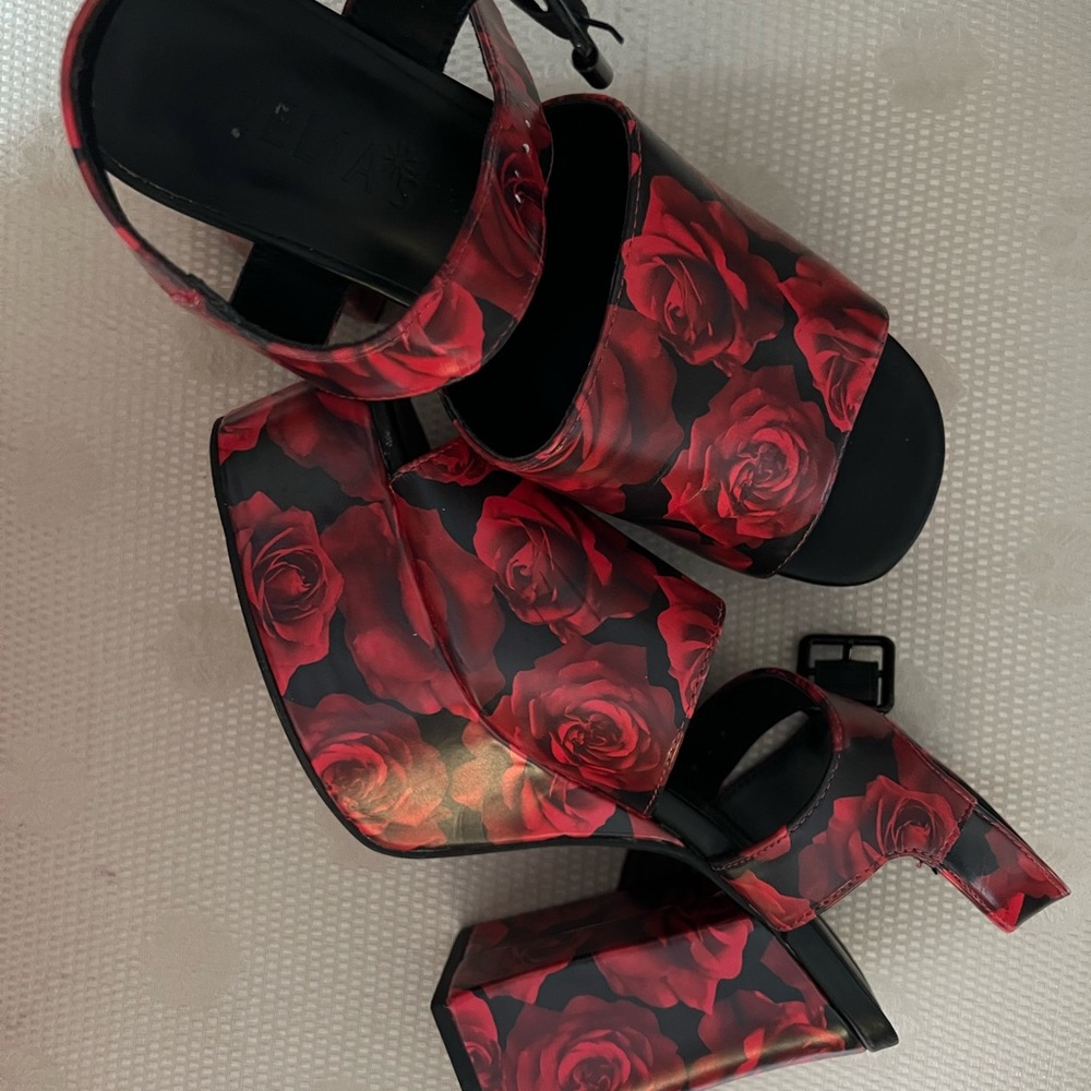 Delia’s Dolls Kill women’s sandals 7M dELiA*s DollsKill